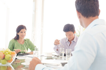 Obraz premium Business people smiling in lunch meeting