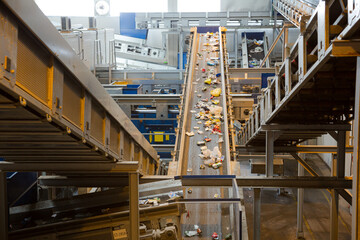 Naklejka premium Recycled material on conveyor belt in recycling center