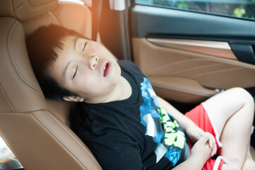 kid sleep on car, child feel sick, sleep on car seat