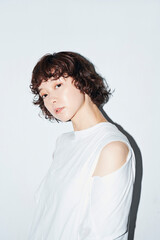 ショートヘアの女性