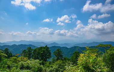 日本の自然風景　山並み　真夏