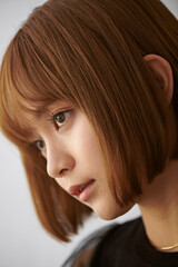 ショートヘアの女性