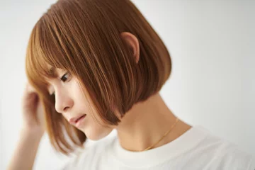 Fotobehang ショートヘアの女性 © One