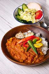 カレーライス 夏野菜のスパイスカレー とグリーンサラダ