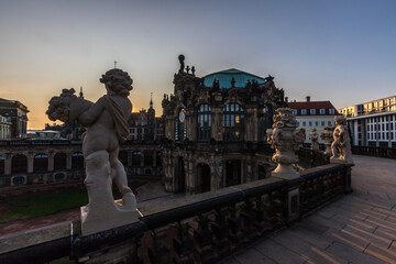 Fototapeta na wymiar Dresden, Zwinger im Sonnenaufgang