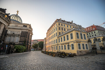 Fototapeta premium Dresden, Neumarkt im Sonnenaufgang