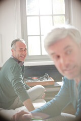 Obraz premium Gay couple relaxing together