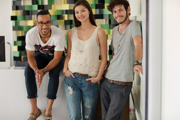 Obraz premium People smiling together in office