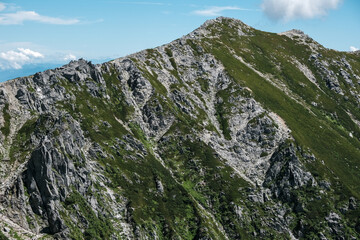 伊那前岳を宝剣岳山頂より望む