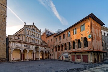 Der Dom und Domplatz von Pistoia in der Toskana in Italien - obrazy, fototapety, plakaty