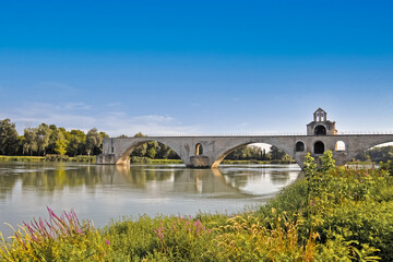 Fototapeta premium vue du pont de la ville d'Avignon en France