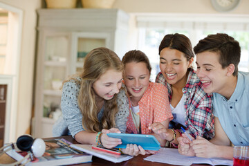 Fototapeta premium Group of smiling teenagers taking selfie in dining room