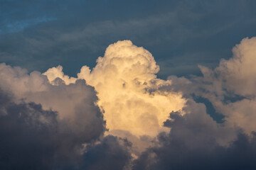光が差した積雲