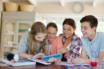Fototapeta premium Group of smiling teenagers taking selfie in dining room