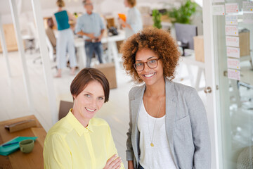 Obraz premium Portrait of two smiling office workers