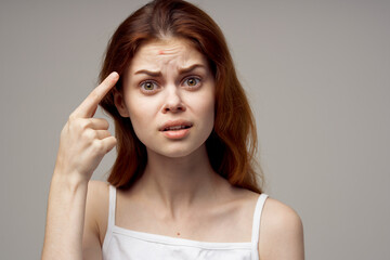 Fototapeta premium pretty woman magnifier near the face hygiene isolated background