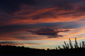 Fototapeta premium Coucher de soleil de toutes les couleurs.