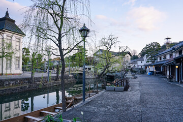 春の朝、静かな倉敷美観地区の街並み（岡山県倉敷市）