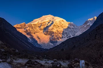 Papier Peint photo autocollant Himalaya Sunrise on Mount Chomolhari, Bhutan