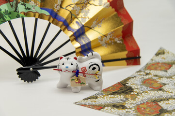 正月イメージ　干支寅と扇子