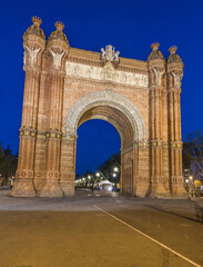 Fototapeta na wymiar Triumph Arch in Barcelona at dusk