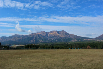 雄大な阿蘇の山