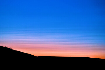 Puesta de sol en hora dorada.