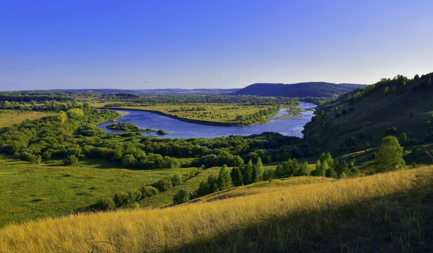 Bend of the Sylva river and the village of Posad © FMVideo