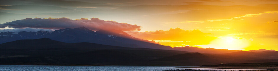 Obraz premium Mountains on sunset