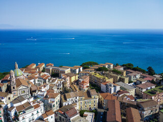 Fototapeta na wymiar Vista aerea della città di vietri sul mare, costiera amalfitana