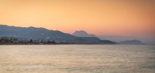 Fototapeta na wymiar Beautiful sunrise on the coastline of Alanya, Turkey