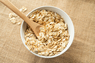器に入ったロールドオーツ
