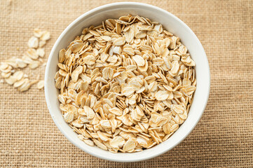 器に入ったロールドオーツ