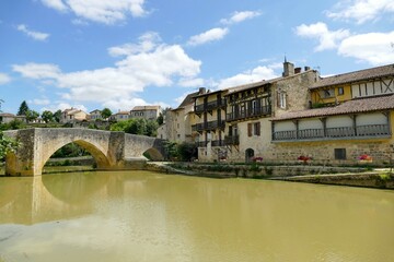 Obraz premium Les berges de la rivière Baïse à Nérac