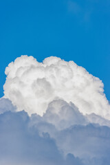 Naklejka premium fluffy white cloud over a blue sky