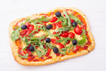 Traditional italian pizza with vegetables