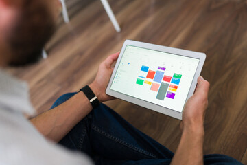 Man planning his work week on his online calendar