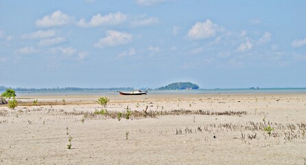Fototapeta na wymiar The beauty of Belitung beach with its dazzling white sand. Bangka-Belitung, Indonesia