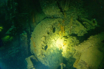 フィリピン、パラワン州のブスアンガ島コロン島に沈没している日本の沈没船をダイビングで撮影した写真 Photo taken by diving of a Japanese sunken ship sinking on Coron Island, Busuanga, Palawan, Philippines. 