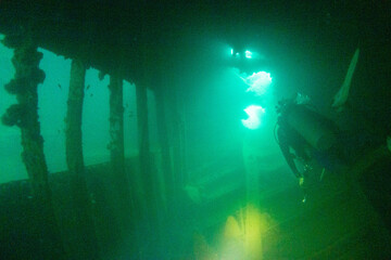 フィリピン、パラワン州のブスアンガ島コロン島に沈没している日本の沈没船をダイビングで撮影した写真 Photo taken by diving of a Japanese sunken ship sinking on Coron Island, Busuanga, Palawan, Philippines. 