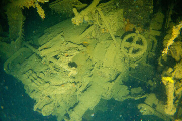 フィリピン、パラワン州のブスアンガ島コロン島に沈没している日本の沈没船をダイビングで撮影した写真 Photo taken by diving of a Japanese sunken ship sinking on Coron Island, Busuanga, Palawan, Philippines. 