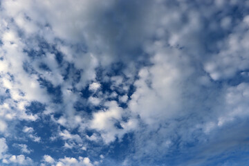 Fototapeta na wymiar Beautiful blue sky with white and gray clouds