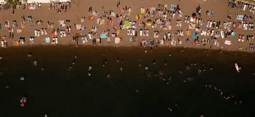 Obraz premium Top view of people on the beach in summer. Summer vibes banner