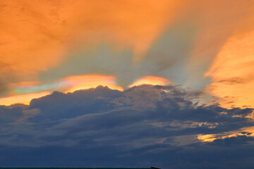 Obraz premium A scene of the sky during crepuscular rays 