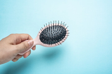 Holding an anti-static comb in hand