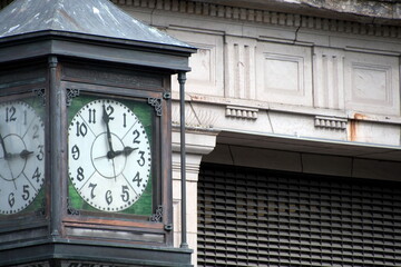 Green street clock on the corner of Cornwell street and West Holly - Powered by Adobe