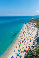 długa piaszczysta plaża w Tropea. Calabria, Włochy - obrazy, fototapety, plakaty