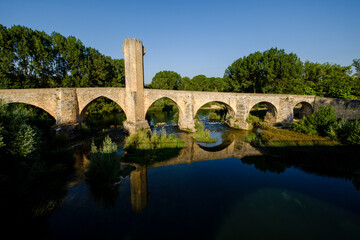 Frías medieval bridge, Romanesque origin, over the Ebro river,, Autonomous Community of Castilla y León, Spain - obrazy, fototapety, plakaty