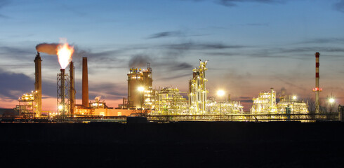 Obraz na płótnie Canvas Factory at night, Chemical industry