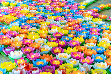 Fototapeta na wymiar Colorful ornate candles are lit in the temple yard to celebrate Buddha's birthday, praying for everyone's peace.